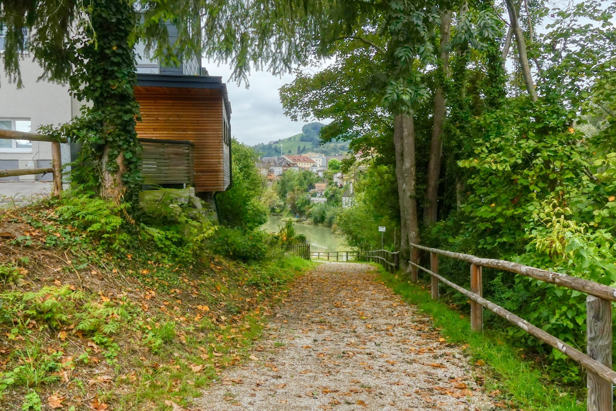 Ybbsuferweg Der Ybbsuferweg in Waidhofen an der Ybbs - eine andere Welt, 10 Meter neben der Hauptstraße