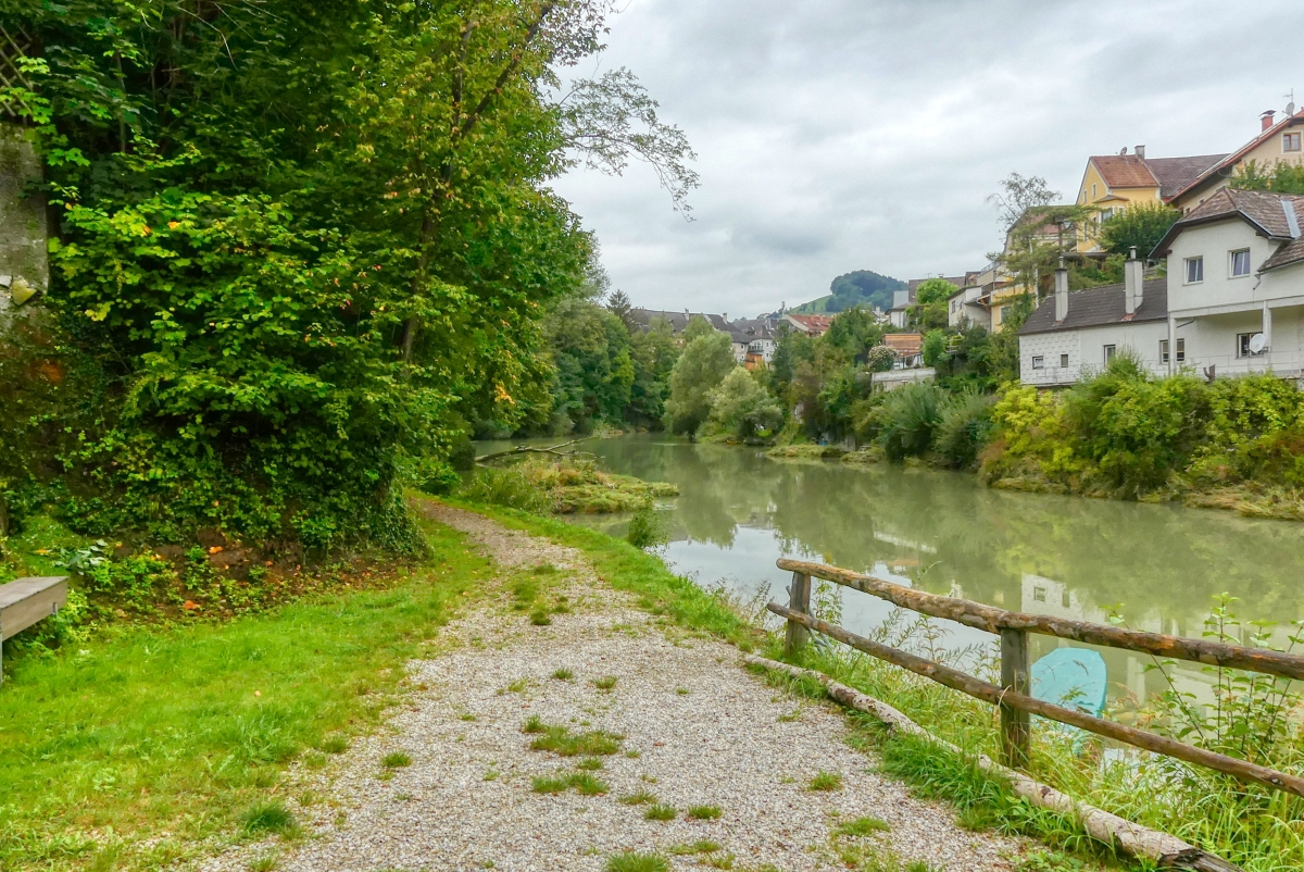 Ybbsuferweg Der Ybbsuferweg in Waidhofen an der Ybbs - eine andere Welt, 10 Meter neben der Hauptstraße