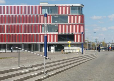 Parkhaus im Weltkulturerbe Wismar - fröhlich, ohne Kitsch und ungetarnt, dafür aber mit Aussicht