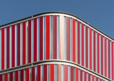 Parkhaus im Weltkulturerbe Wismar - fröhlich, ohne Kitsch und ungetarnt, dafür aber mit Aussicht
