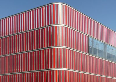 Parkhaus im Weltkulturerbe Wismar - fröhlich, ohne Kitsch und ungetarnt, dafür aber mit Aussicht
