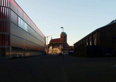 Parkhaus im Weltkulturerbe Wismar - fröhlich, ohne Kitsch und ungetarnt, dafür aber mit Aussicht