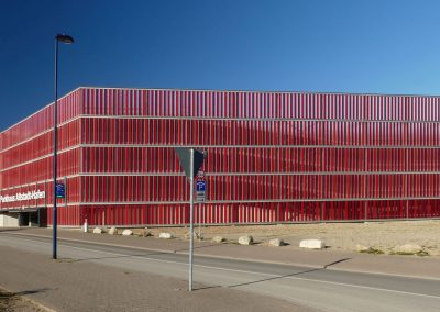 Parkhaus im Weltkulturerbe Wismar - fröhlich, ohne Kitsch und ungetarnt, dafür aber mit Aussicht