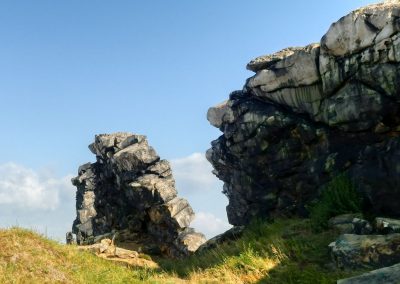 Kurz und spektakulär: Eine morgentliche Wanderung zur Teufelsmauer bei Weddersleben