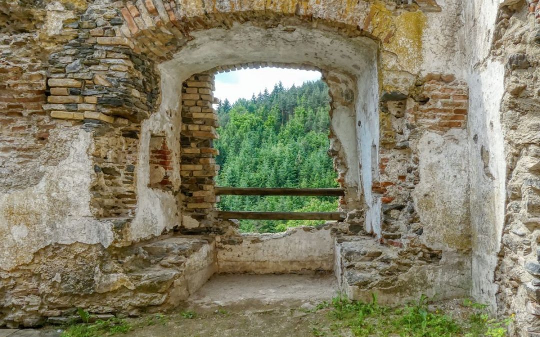 Schiltern: Zwei Ruinen und ein Schloss