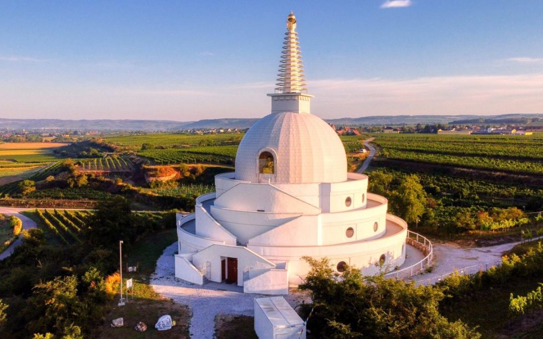 Von Engabrunn zum Friedensstupa