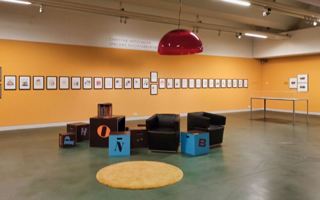 Christine Nöstlinger und ihre Buchstabenfabrik im Karikaturmuseum Krems