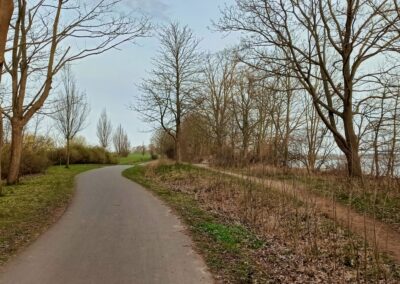 Von der Seebrücke in Bad Wendorf ins Fischerdorf Hoben