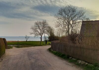 Von der Seebrücke in Bad Wendorf ins Fischerdorf Hoben