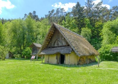 Zu Besuch im Germanischen Gehöft in Elsarn im Straßertal