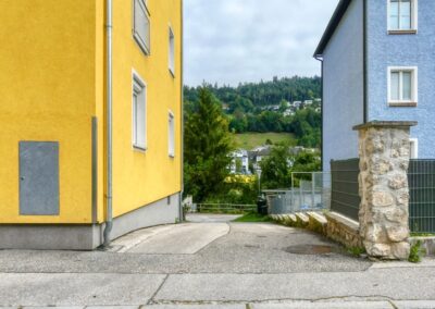 Der Ybbsuferweg in Waidhofen an der Ybbs - eine andere Welt, 10 Meter neben der Hauptstraße