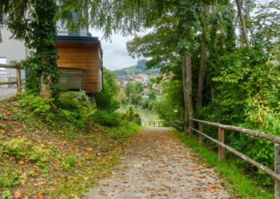 Der Ybbsuferweg in Waidhofen an der Ybbs - eine andere Welt, 10 Meter neben der Hauptstraße