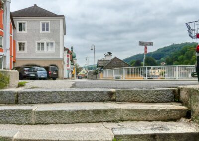 Der Ybbsuferweg in Waidhofen an der Ybbs - eine andere Welt, 10 Meter neben der Hauptstraße